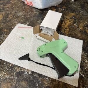 Green Tagging Gun with Accessories